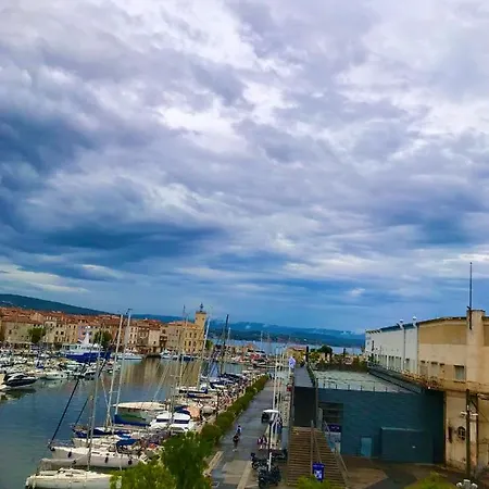 Accostage Vieux-Port - Appartements & Parking En Option La Ciotat Exterior photo